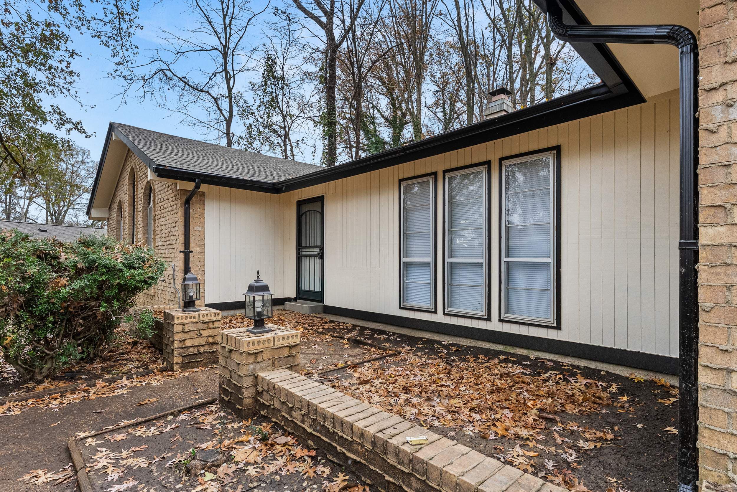 House exterior — Memphis